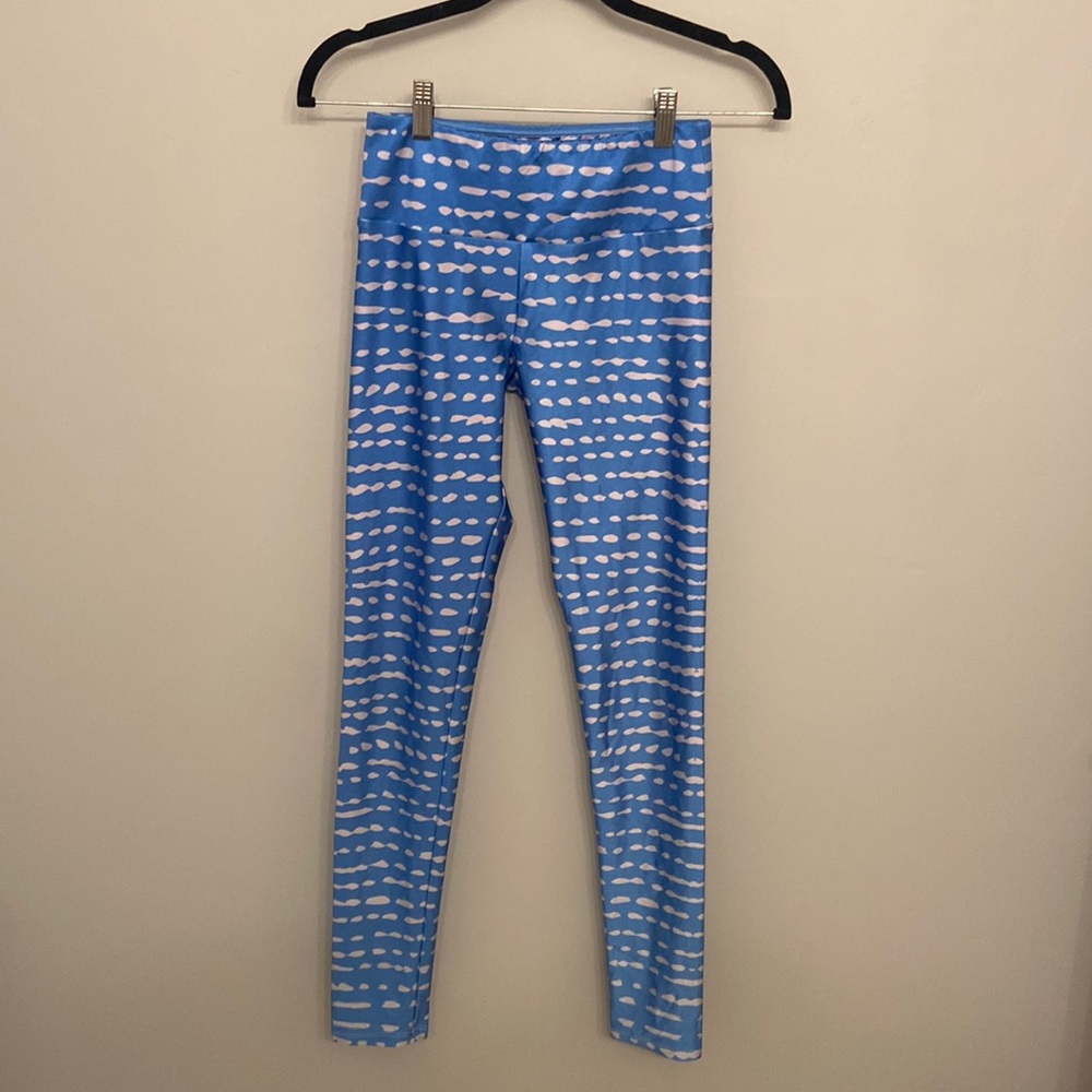 Lightly worn Gold-sheep blue and white pattern leggings size M